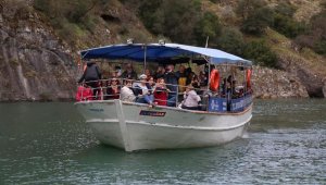 Arapapıştı Kanyonu'nda tekne turları yeniden başladı