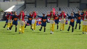 Aydın'da yedi bölgenin halk oyunlarıyla 23 Nisan coşkusu