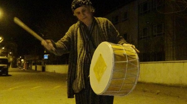 Aydınlılar sahura 'Davulcu Teyze' ile uyanıyor