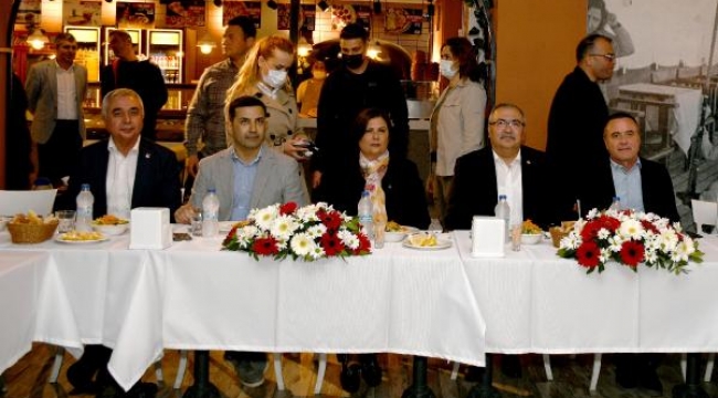 Başkan Çerçioğlu ve Günel'den Kuşadası muhtarlarına iftar yemeği
