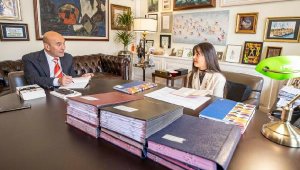 Başkan Soyer, 23 Nisan'da koltuğunu çocuklara bıraktı