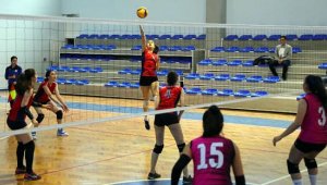 Bayraklı'da 23 Nisan coşkusu sporla başladı