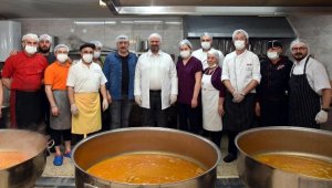 Belediye Başkanı Pehlivan, aşevinde personelle iftar yemeği hazırladı