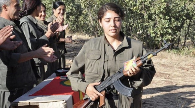Belediye çalışanı, elinde silah PKK kampında