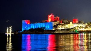 Bodrum Kalesi, kırmızı- mavi ışıklarla aydınlatıldı
