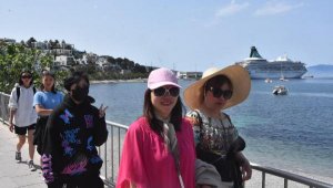 Bodrum'a sezonun ilk kruvaziyeri 526 turist getirdi
