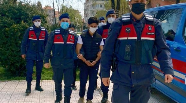 Çaldıkları motosikleti internette sattılar