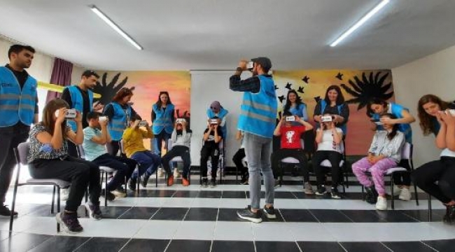 Çanakkaleli öğrencilerden, VR gözlüklerle Anıtkabir'e sanal ziyaret