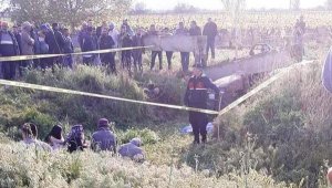 Çarptığı su kanalı üzerine devrildi, hayatını kaybetti