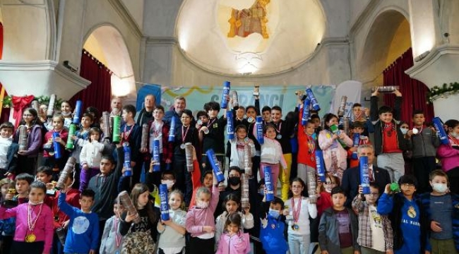 Çeşme'de Satranç Turnuvası heyecanı yaşandı