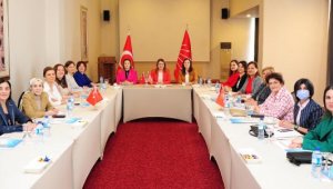 CHP'li seçilmiş kadınlar İzmir'de buluşup, saha çalışması planladı