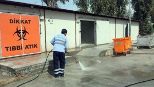 Çiğli'de grevin ardından temizlik çalışmaları başlatıldı