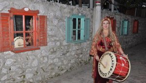 Datça'nın tek ramazan davulcusu Özlem