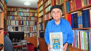 Evini 6 bin kitaplı kütüphaneye çevirdi