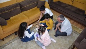 Evlenmeden önce söz verdiler, 3 çocuğu sahiplendiler