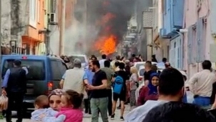 Evlerin arasına uçak düştü: 2 ölü