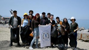 Geleceğin doktorlarından Kuşadası'nda çevre temizliği