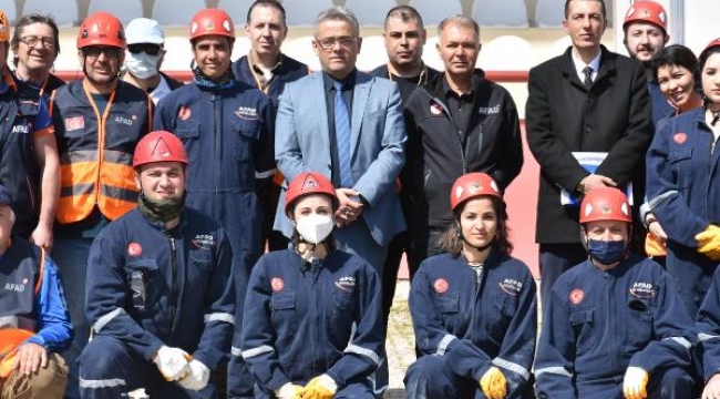 'Gönüllü kahramanlar' olası afetlere karşı eğitim alıyor