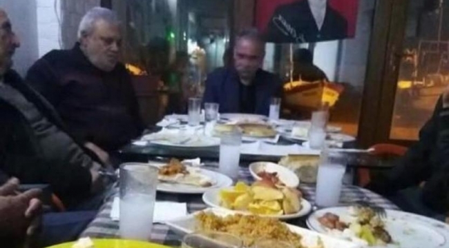 İftarda rakı masası paylaşan CHP'li, partisinden istifa etti