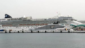 İki kruvaziyer gemi ile Kuşadası'na 1114 turist geldi