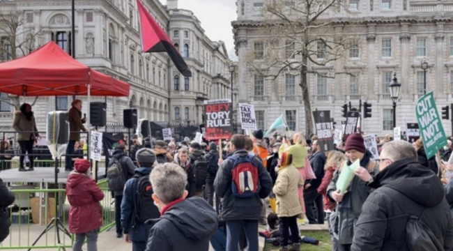 İngiltere'de sokağa döküldü! Zam protestosu
