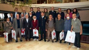 İzmir polisinden huzurevine ziyaret