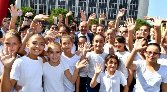 İzmir'de 23 Nisan Çocuk Bayramı, şenlik havasında kutlanacak