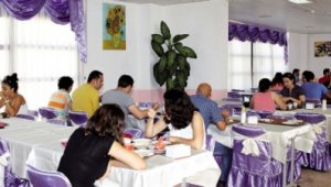 İzmir'de 80 üniversite öğrencisi hastanelik oldu