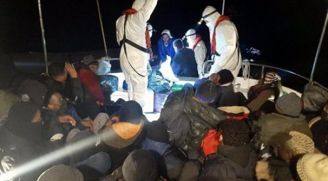 İzmir'de Yunanlıların ölüme ittiği 81 göçmen kurtarıldı