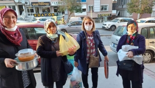 İzmirli AK Kadınlar, evde pişirdikleri yemeklerle gönül sofrası kuruyor