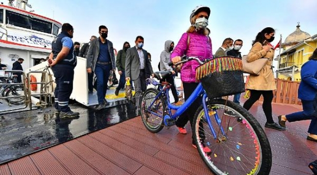 İzmirliler motorlu taşıt yerine bisikleti tercih etti