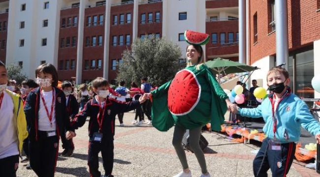 Kampüste 'şenlik' coşkusu