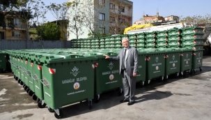 Karabağlar'a modern çöp konteynerleri kazandırılıyor