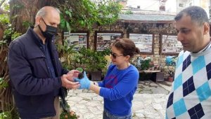 Kaya sansarı yavrusuna koruma