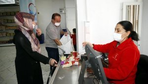 Konak Belediyesi'nden 11 bin 500 aileye ramazan yardımı