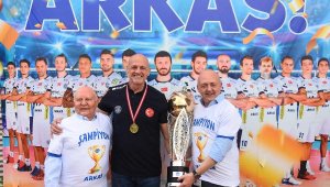 Kupa İzmir'in! Arkas gururu yaşattı