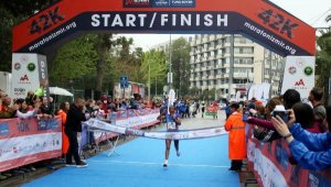 Maraton İzmir'de yeniden rekor