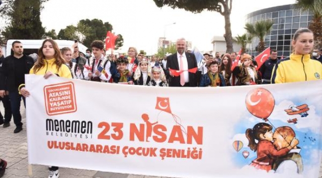 Menemen'de 23 Nisan kutlamaları renkli kortejle başladı