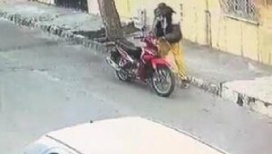 Motosiklet hırsızlığı kamerada