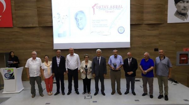 Oktay Akbal Edebiyat Ödülü'ne ilgi ödül törenini erteletti