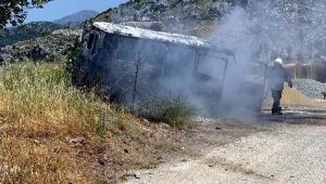 Park halindeki minibüsü ateşe verdi