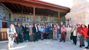 Restore edilen tarihi cami turist ağırlamaya başladı