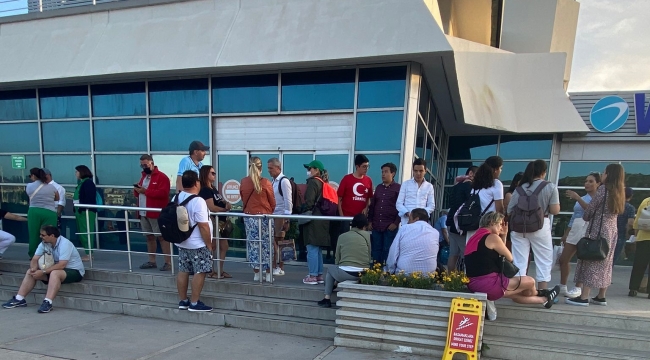 Sakız'dan gelenler gümrükte saatlerce bekledi