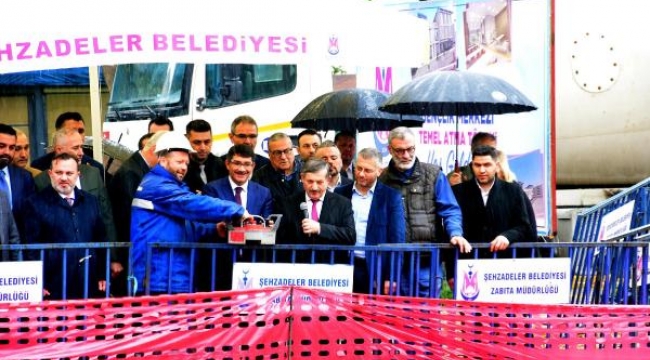 Şehzadeler Millet Kütüphanesi ve Gençlik Merkezi'nin temeline ilk harç döküldü