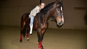 Siyah atımla, beyaz atlı prensi aramaya çıktım