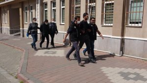 Telefonla arayıp 790 bin TL dolandıran 4 şüpheli, yakalandı