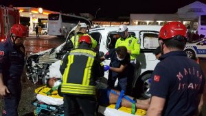 Akaryakıt istasyonuna çarpan sürücü alkollü çıktı