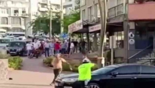 Aliağa'da olay! Ceza yazan polislere saldırdı!