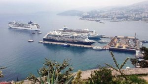 Bayramın ilk 2 günü Kuşadası'na denizden 4 bin 709 turist geldi
