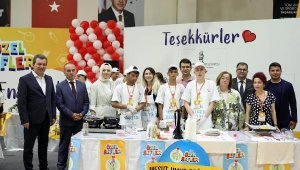 Bergama'da özel eğitim sınıfları öğrencilerinin yaptıkları yemekler yarıştı